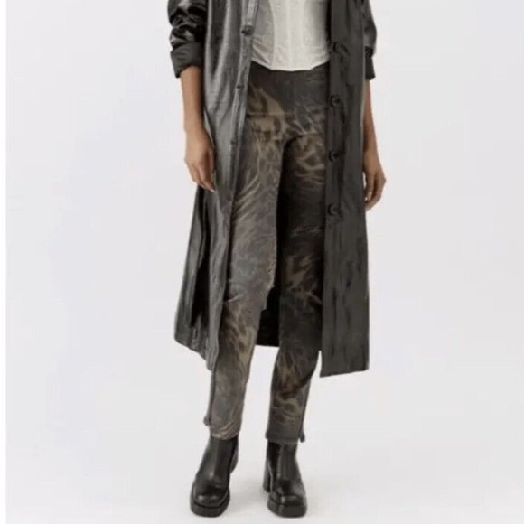 Urban Outfitters BDG Ankle Zip Skinny Jean Animal Print - Picture 1 of 4